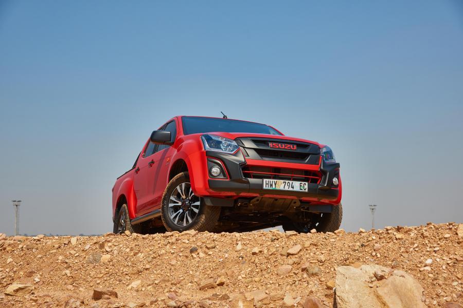  Isuzu KB Double Cab X-Rider 2017 года  (фото 34 из 40)